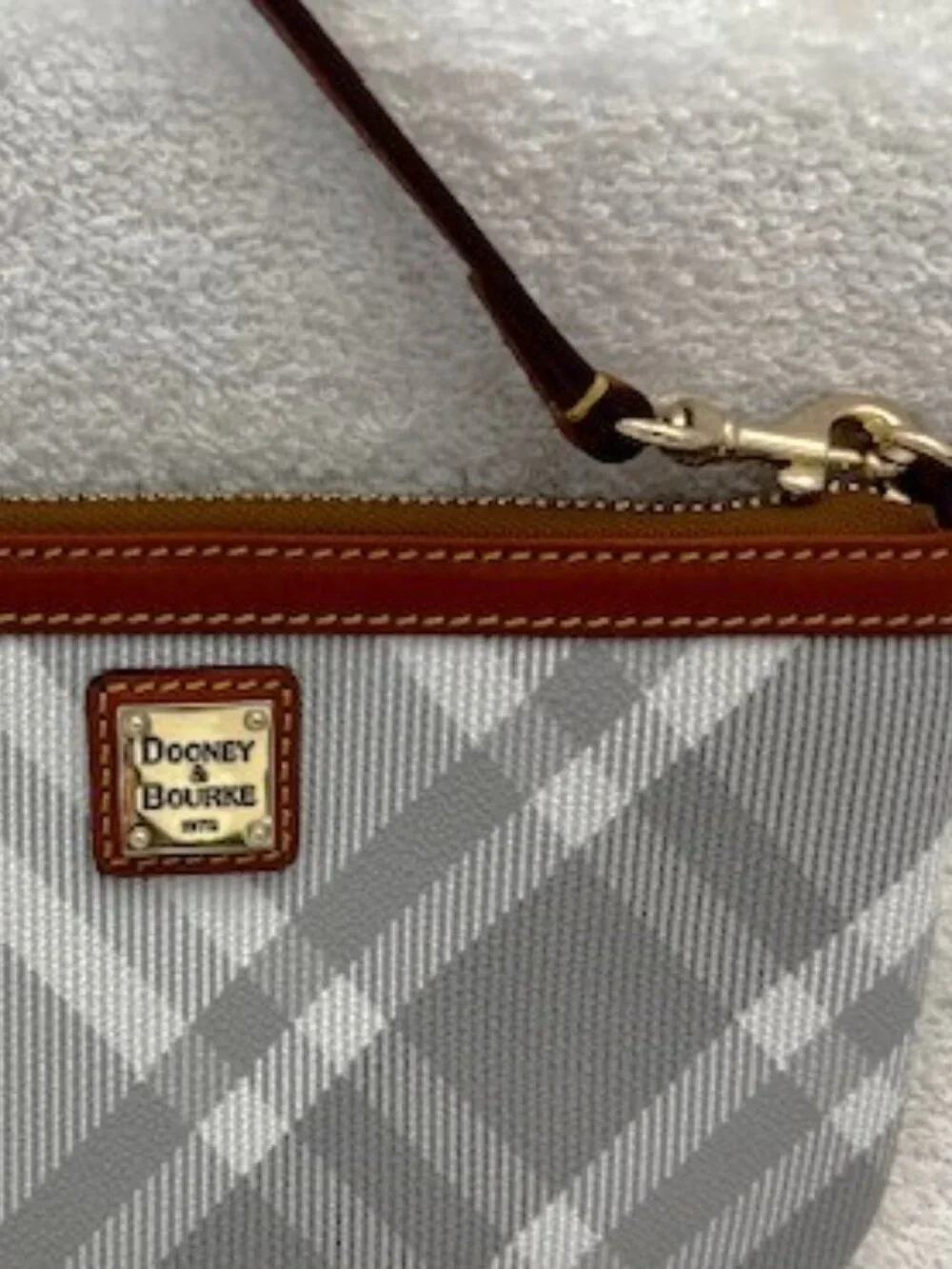 Dooney & Bourke large slim wristlet in Light Gray plaid NWT